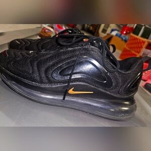 Nike Airmax, Black and gold sz 8